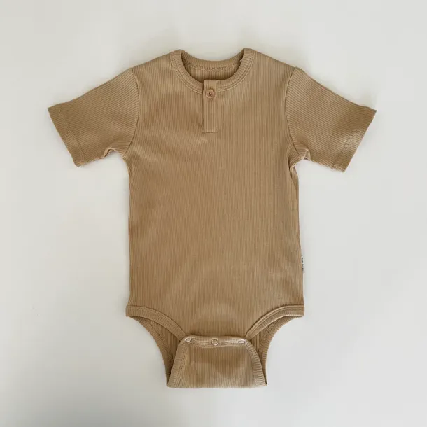 Okker Gokker - kortrmet rib body, camel